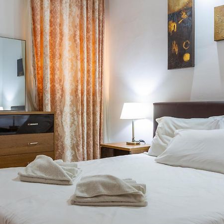 Seafront - Top Location, Top Floor With Wifi & Ac By 360 Estates Valletta Bagian luar foto