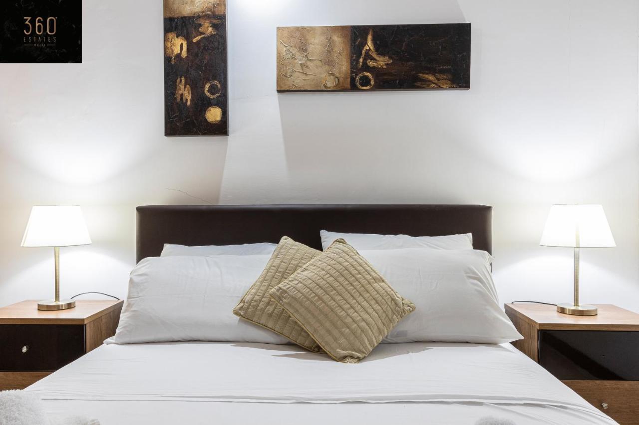 Seafront - Top Location, Top Floor With Wifi & Ac By 360 Estates Valletta Bagian luar foto