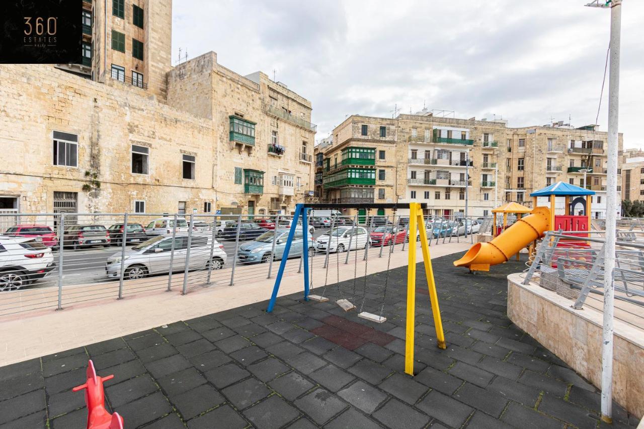 Seafront - Top Location, Top Floor With Wifi & Ac By 360 Estates Valletta Bagian luar foto