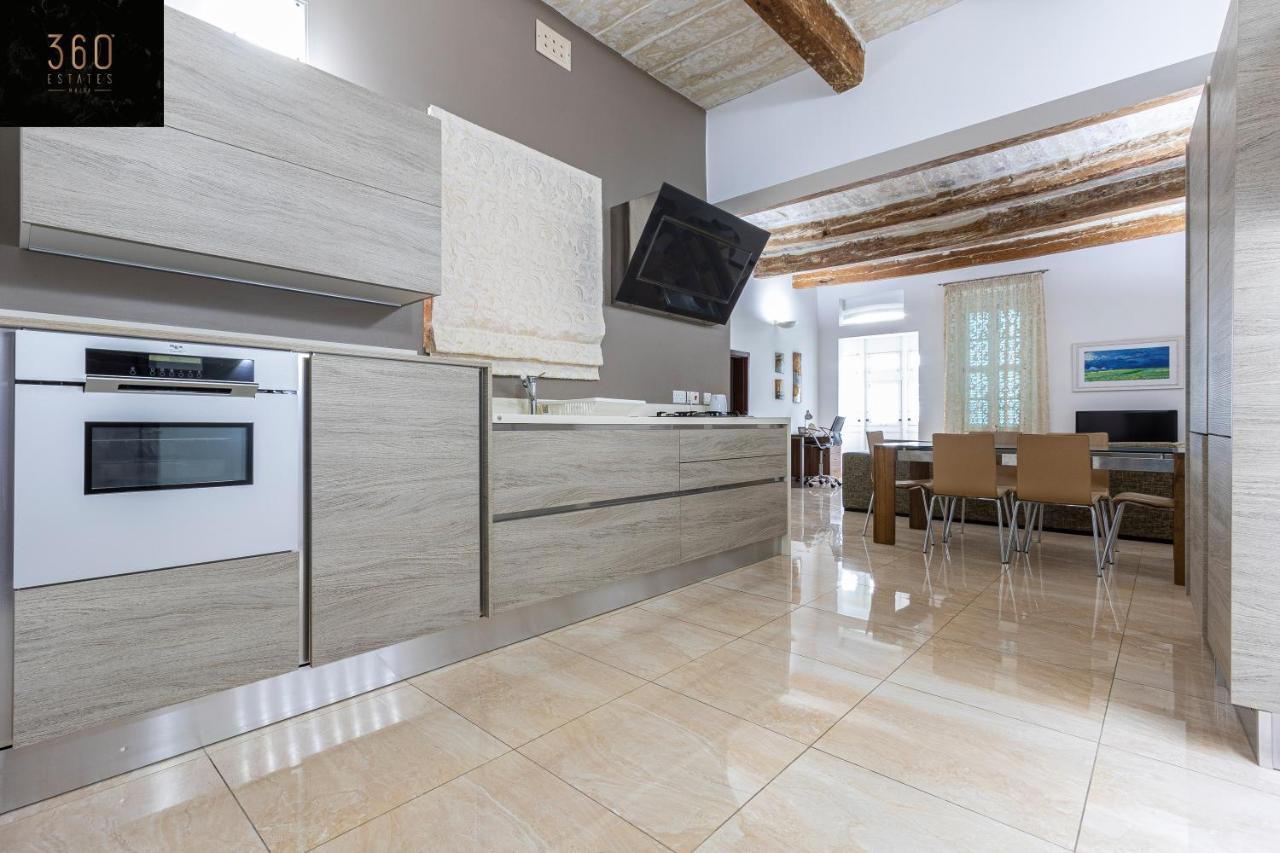 Seafront - Top Location, Top Floor With Wifi & Ac By 360 Estates Valletta Bagian luar foto