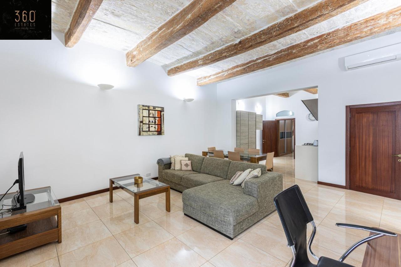 Seafront - Top Location, Top Floor With Wifi & Ac By 360 Estates Valletta Bagian luar foto
