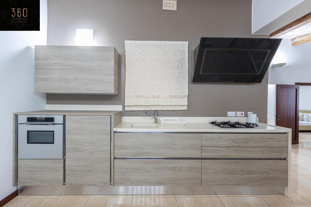 Seafront - Top Location, Top Floor With Wifi & Ac By 360 Estates Valletta Bagian luar foto