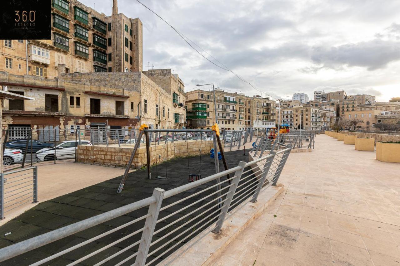 Seafront - Top Location, Top Floor With Wifi & Ac By 360 Estates Valletta Bagian luar foto