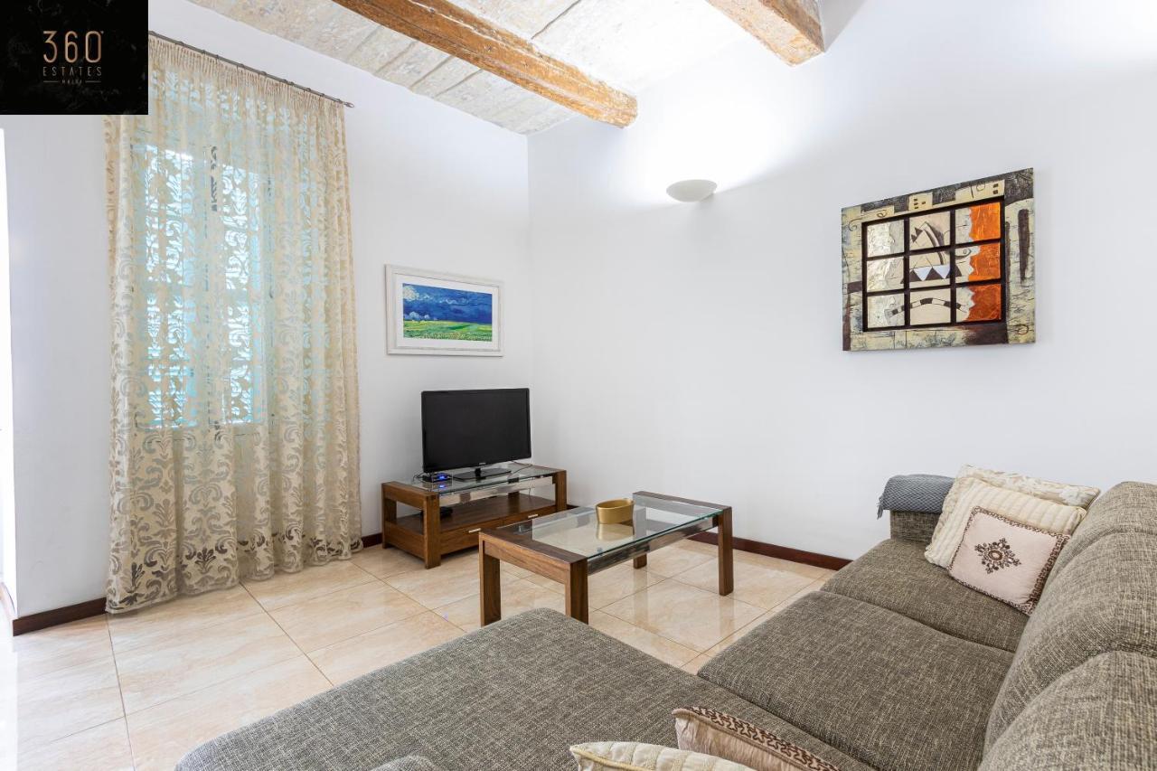 Seafront - Top Location, Top Floor With Wifi & Ac By 360 Estates Valletta Bagian luar foto
