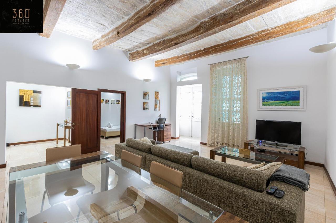 Seafront - Top Location, Top Floor With Wifi & Ac By 360 Estates Valletta Bagian luar foto