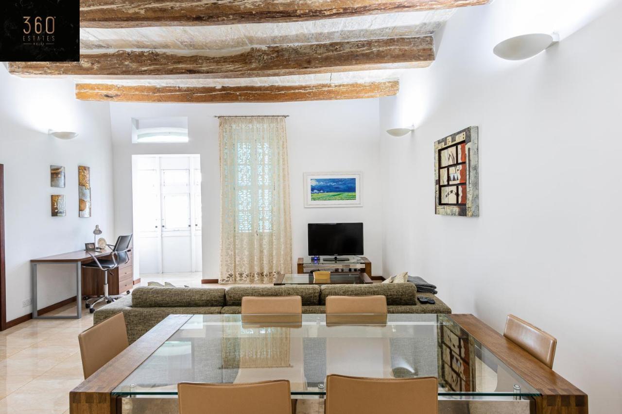 Seafront - Top Location, Top Floor With Wifi & Ac By 360 Estates Valletta Bagian luar foto