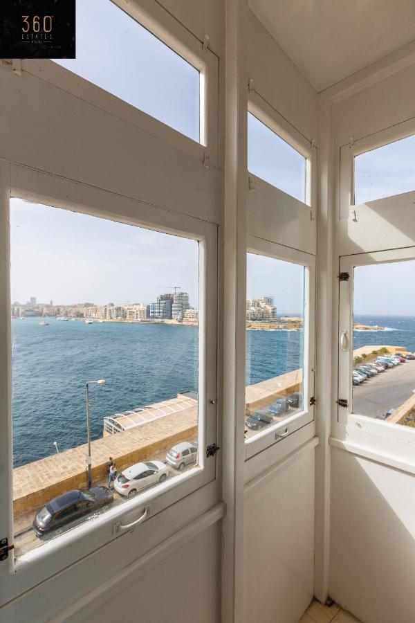 Seafront - Top Location, Top Floor With Wifi & Ac By 360 Estates Valletta Bagian luar foto