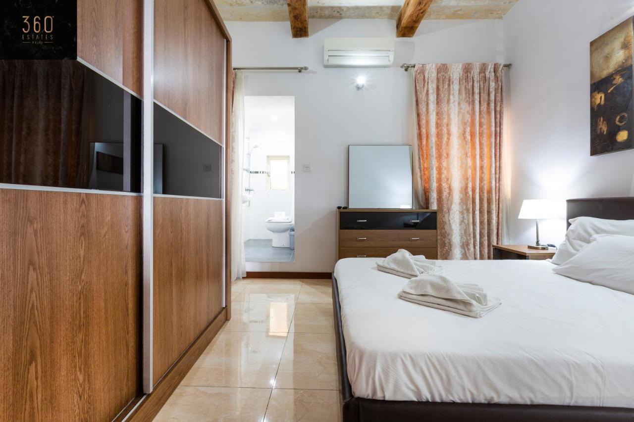 Seafront - Top Location, Top Floor With Wifi & Ac By 360 Estates Valletta Bagian luar foto