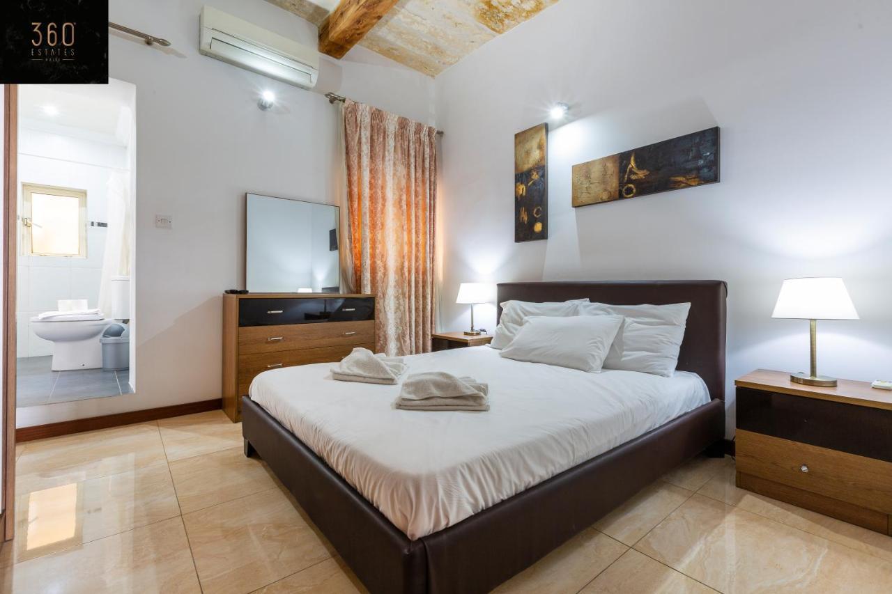Seafront - Top Location, Top Floor With Wifi & Ac By 360 Estates Valletta Bagian luar foto