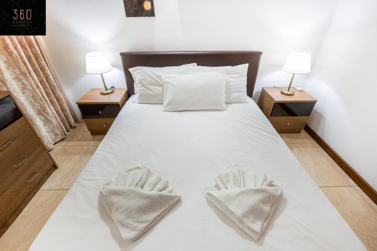 Seafront - Top Location, Top Floor With Wifi & Ac By 360 Estates Valletta Bagian luar foto