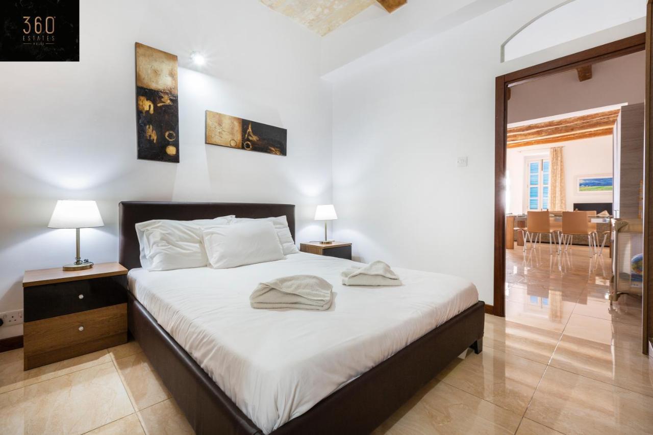 Seafront - Top Location, Top Floor With Wifi & Ac By 360 Estates Valletta Bagian luar foto