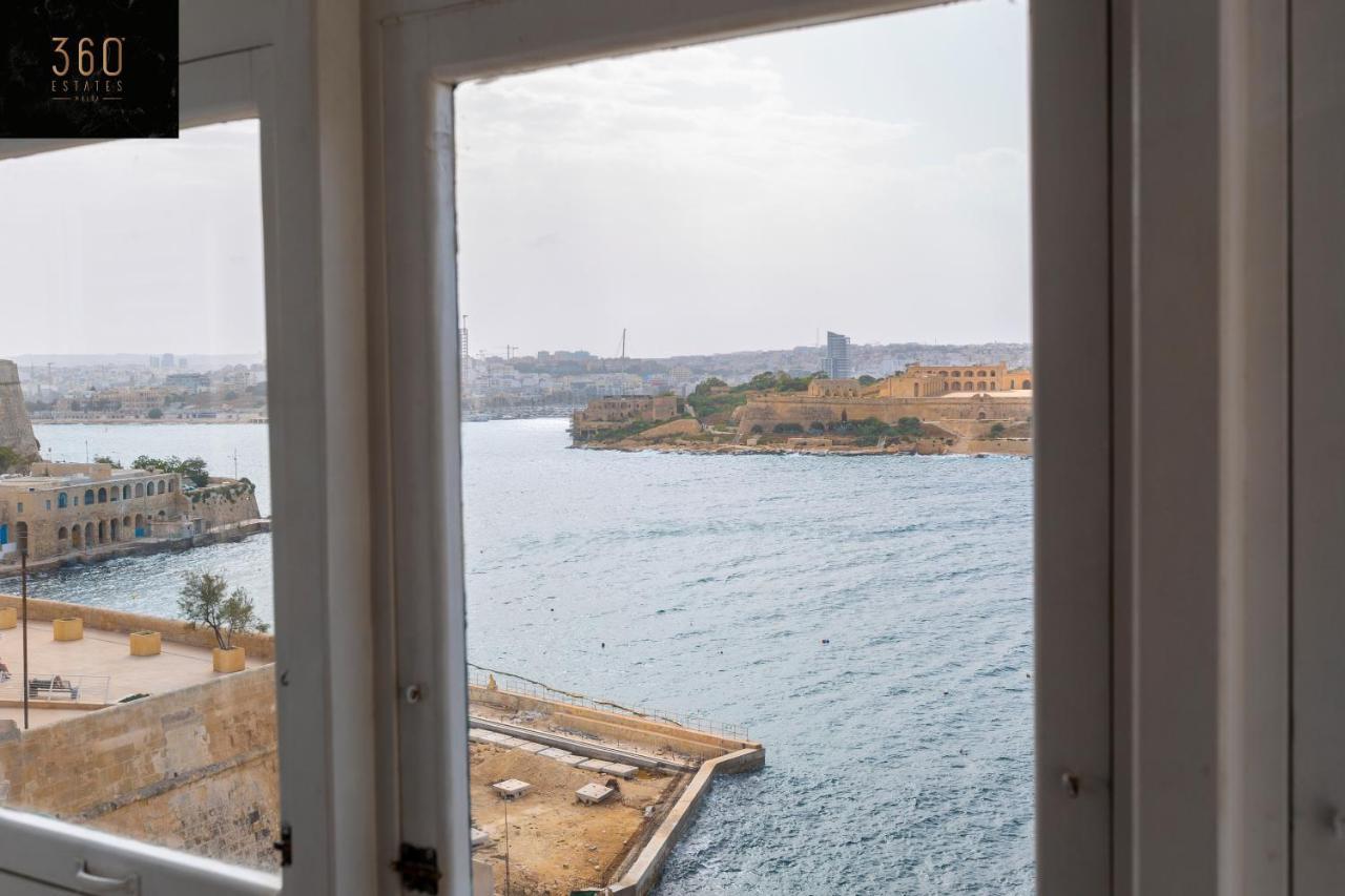 Seafront - Top Location, Top Floor With Wifi & Ac By 360 Estates Valletta Bagian luar foto